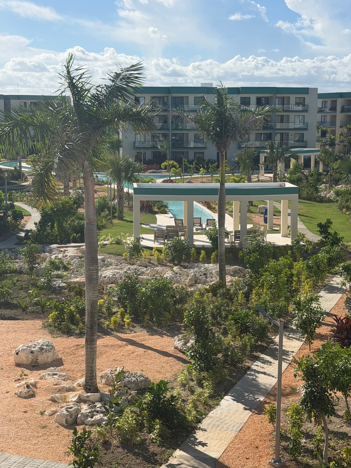 Widok na basen i gazebo — Serena Village, Punta Cana