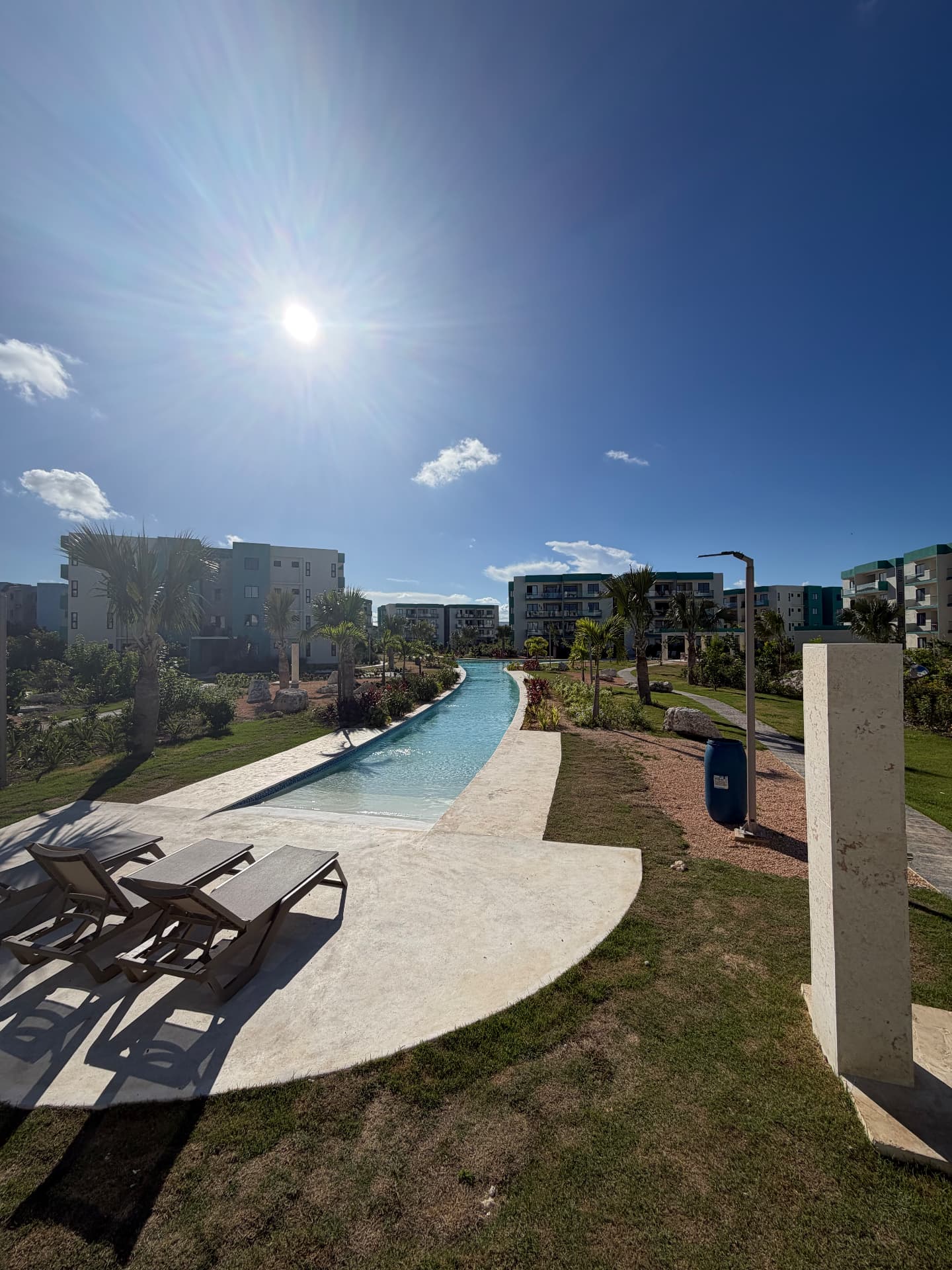 Główny basen i leżaki — Serena Village, Punta Cana